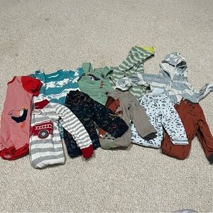 Boys clothing size: 6-9 months